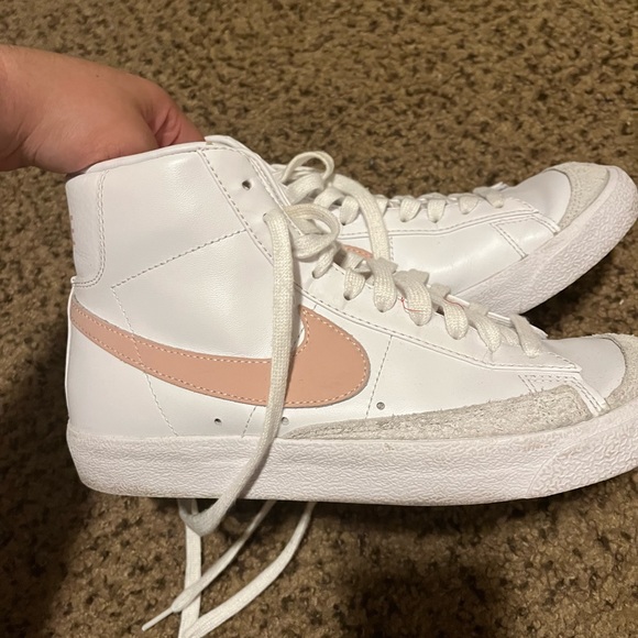 Pink women’s Nike Blazer - Picture 4 of 6